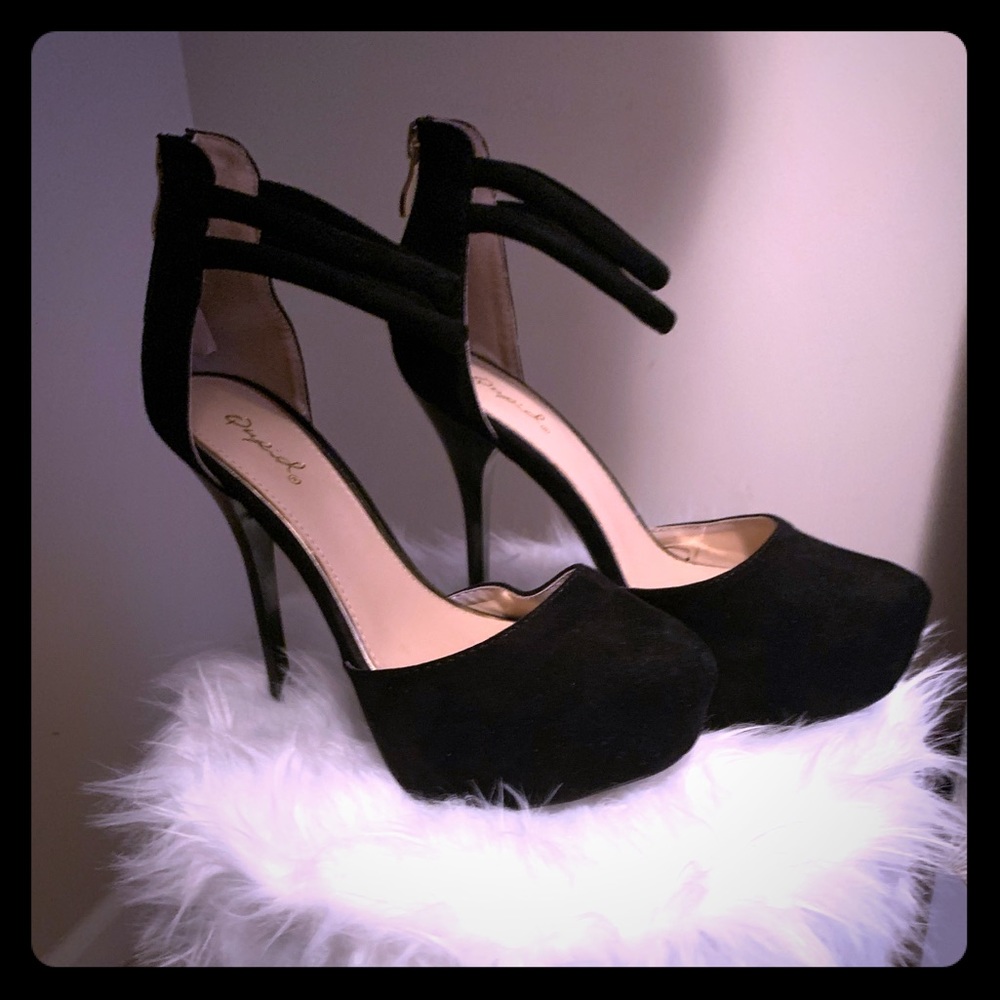 Cute black heels 👠